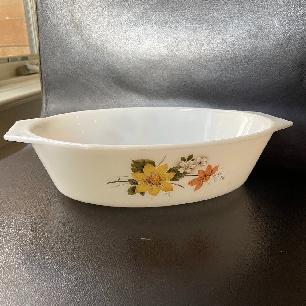 Vintage 1970s Pyrex from England "Autumn Glory" Oval Casserole Dish, 11" x 7.5".